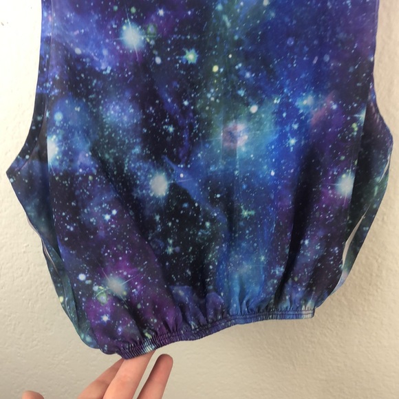 ‘LA Hearts’ Galaxy Blue and Purple Elastic Band Cutout Crop Top - Picture 4 of 10